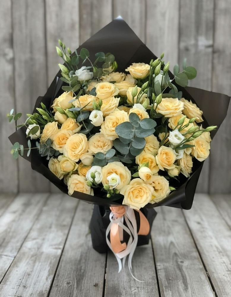 Букет цветов из: Розы и Лизиантусы в Боготоле