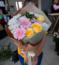 Букет цветов из:  Герберы, Розы и Хризантемы в Боготоле