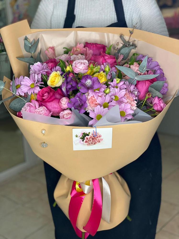 Букет цветов из: Хризантемы, Гвоздики и Альстромерии в Боготоле