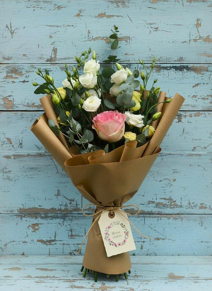 Букет цветов из: Розы и Лизиантусы в Боготоле