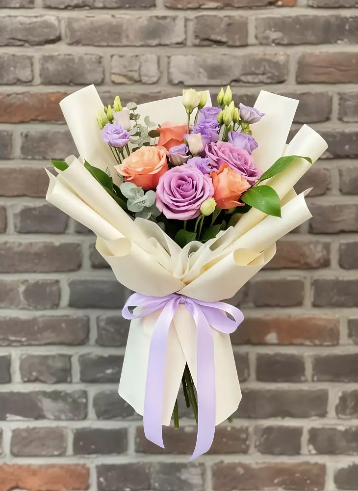 Букет цветов из: Лизиантусы и Розы в Боготоле