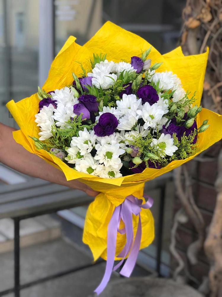 Букет цветов из: Ирисы, Хризантемы и Ромашки в Боготоле