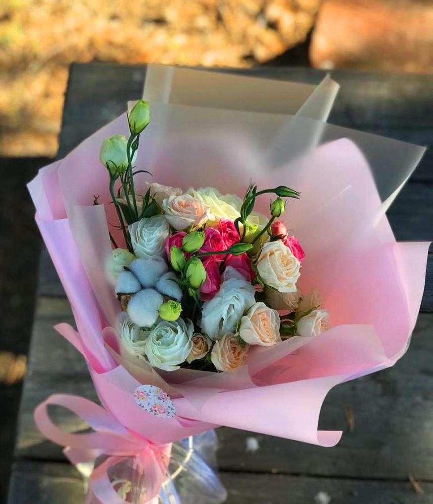 Букет цветов из: Розы и Лизиантусы в Боготоле