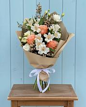 Букет цветов из:  Альстромерии, Лизиантусы, Розы и Хризантемы #REPLACE_PRED# Боготоле