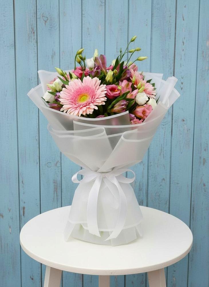 Букет цветов из: Герберы, Альстромерии и Лизиантусы в Боготоле