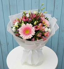 Букет цветов из:  Герберы, Альстромерии и Лизиантусы в Боготоле