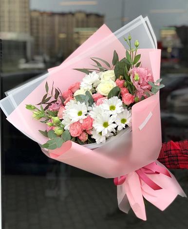 Букет цветов из: Розы, Лизиантусы и Хризантемы в Боготоле
