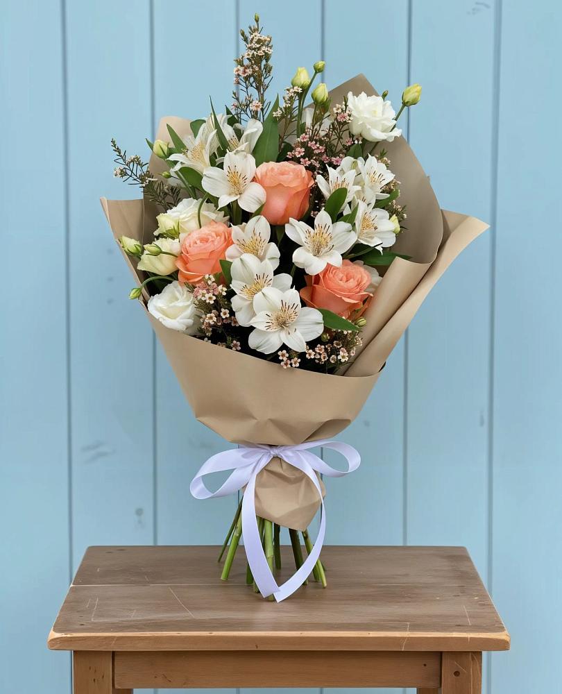 Букет цветов из: Альстромерии, Лизиантусы, Розы и Хризантемы в Боготоле